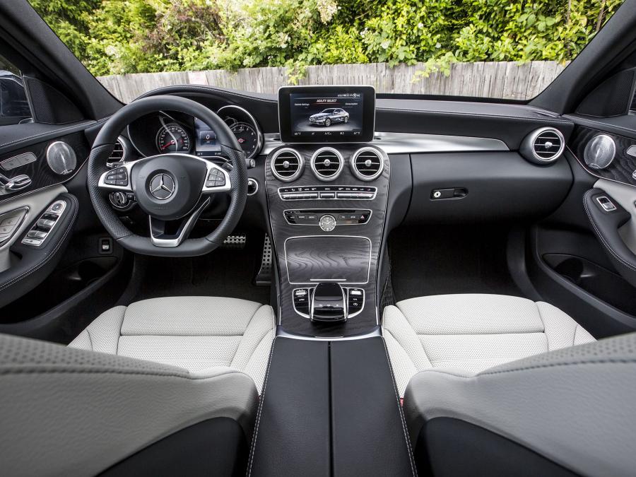  Mercedes-Benz C400 4Matic AMG Line 2015 года  (US) (фото 3 из 18)